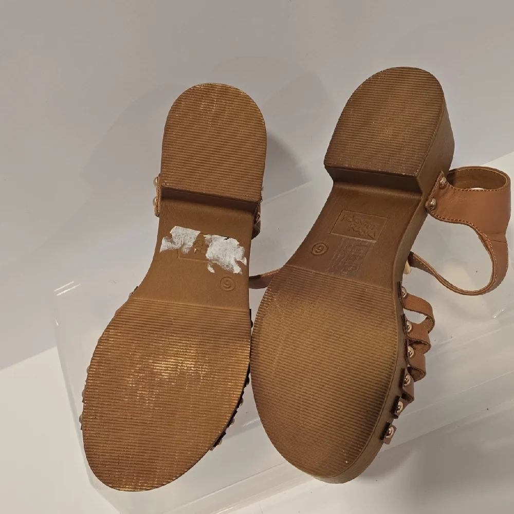 Dirty Laundry Tan Strappy Sandals